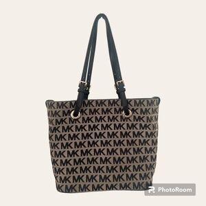 - Michael Kors Jet Set Block Canvas Large Tote